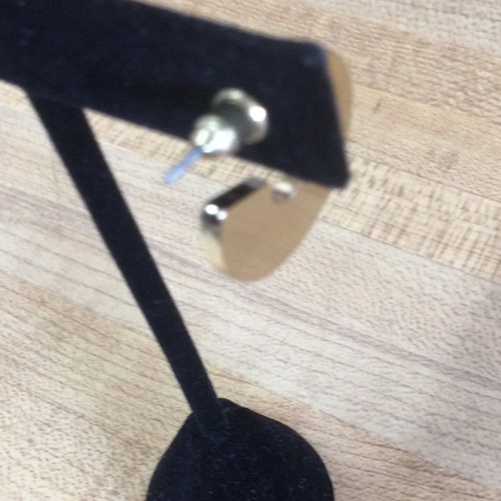 New Earring - Picture 4 of 5